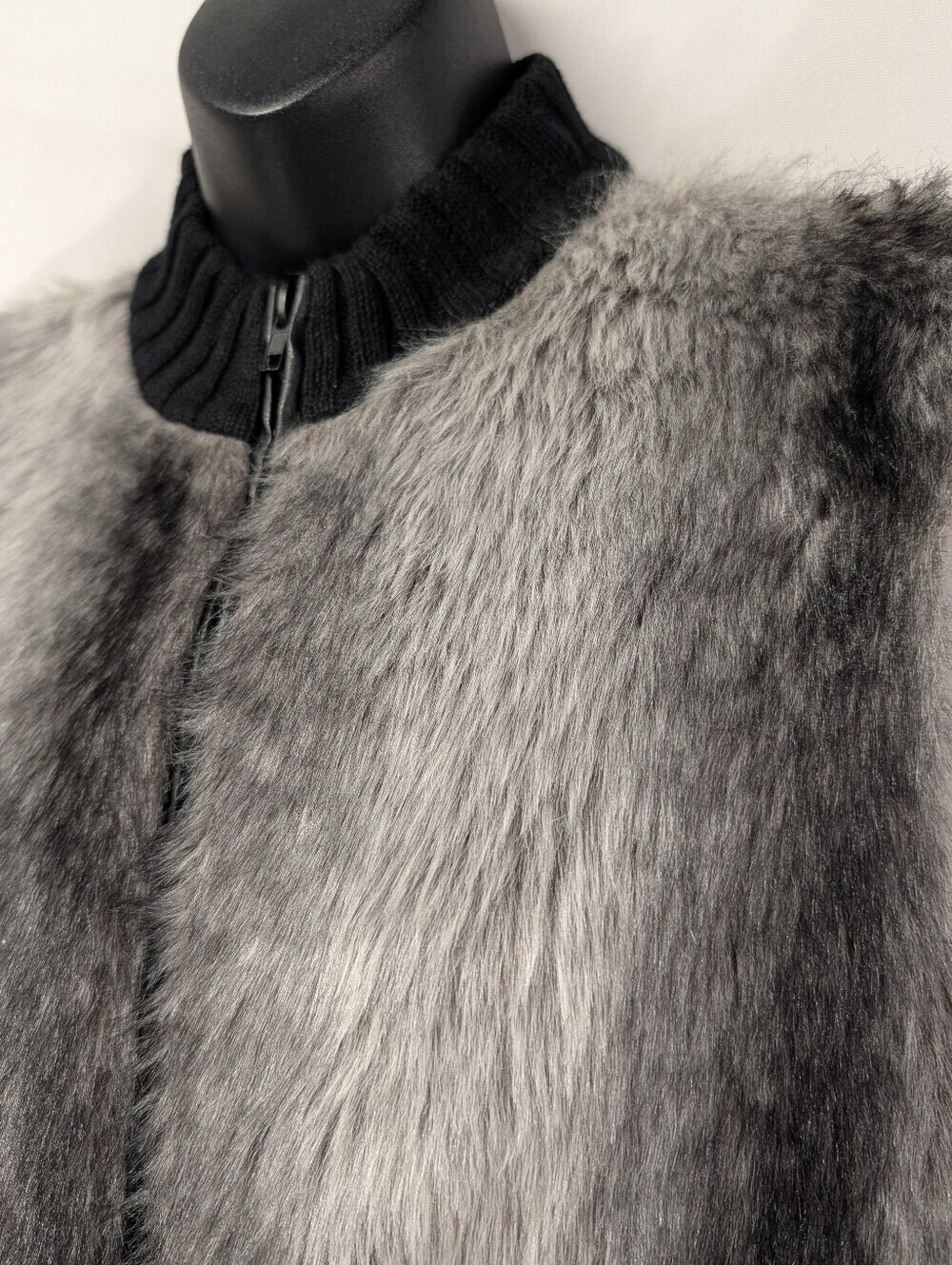 Tiara Gray Faux Fur Vest Women's Size L Black Knit Ribbed Zip Up Collared - Picture 5 of 6